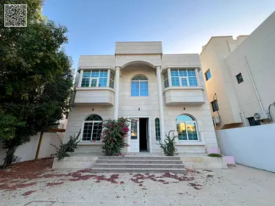 Huge Yard / Master Bedroom / Prime Location