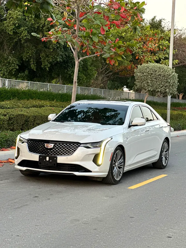 Cadillac CT4 2021 — photo 1 of 6