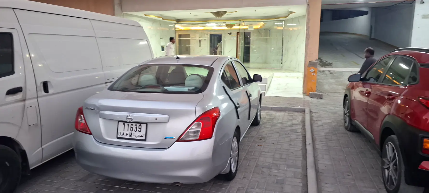 Nissan Versa 2012 — photo 1 of 4