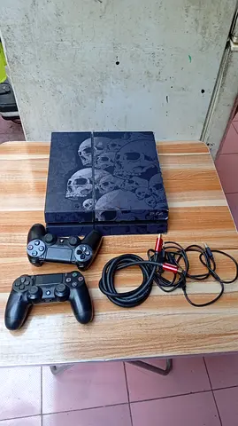 Ps4 Fat 1tb with 2 controlers