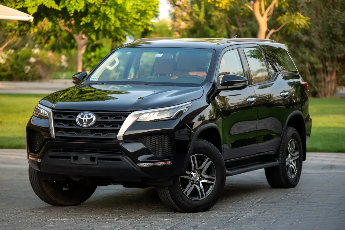 Toyota Fortuner 2024 — photo 1 of 18