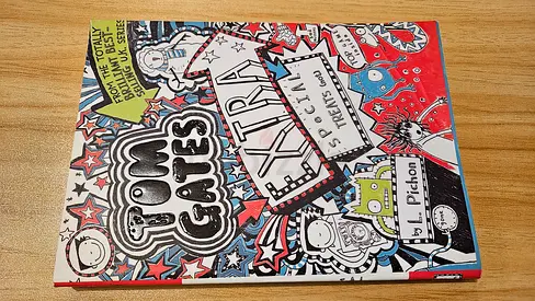 Tom Gates: Extra Special Treats (Like a Boss) - Paperback