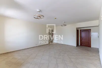 Layout in Demand | Corner Unit | Vacant | Bright