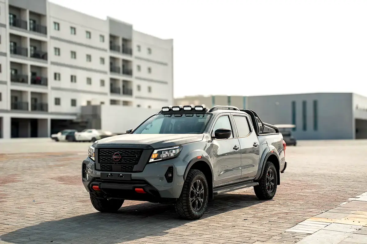 Nissan Navara 2025 — photo 1 of 20