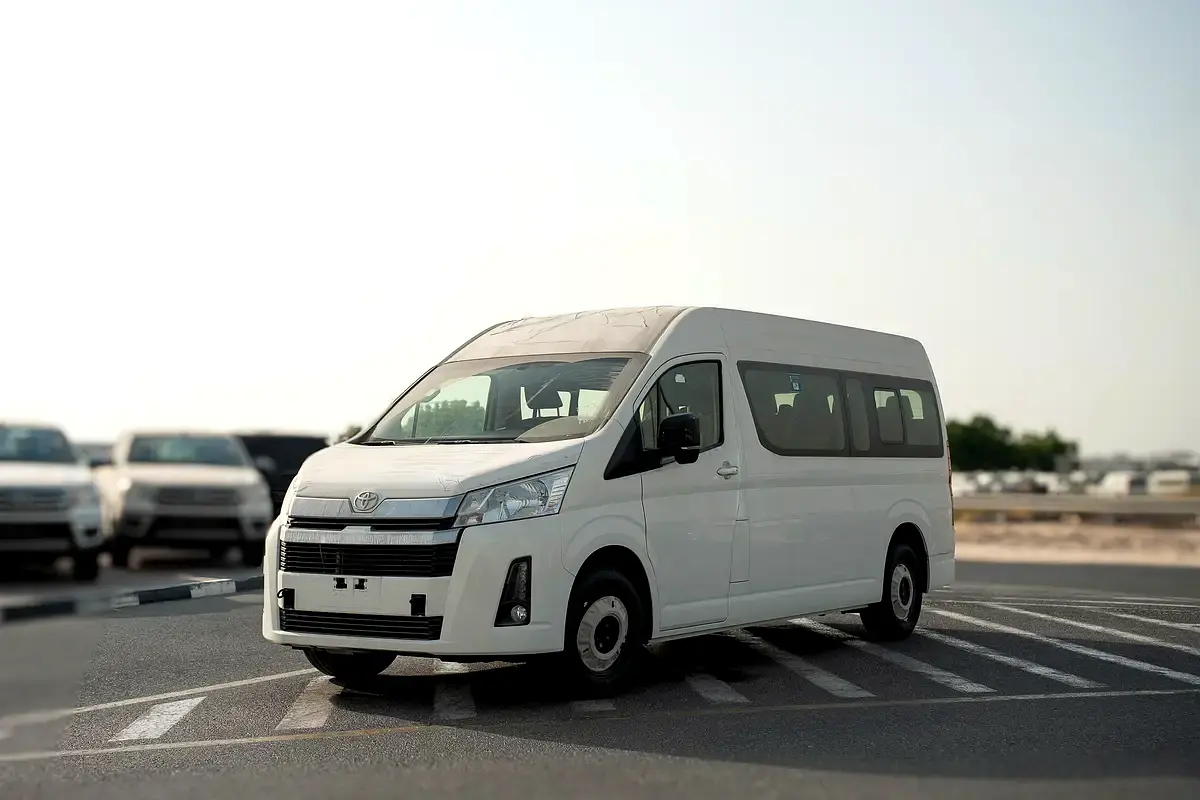 Toyota Hiace 2026 — photo 1 of 16