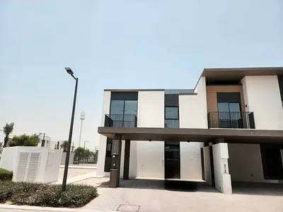 Brand New 4BR Corner Villa | Single Row | Huge Plot | Ready to Move In