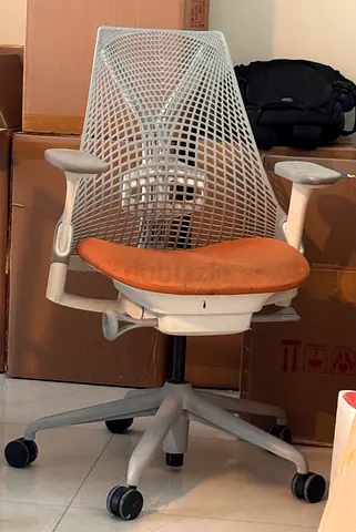 Premium Ergonomic Mesh Office Chair – White  Tan | Adjustable | Excellent Condition