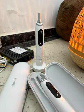 2 X iO 7 Oral-B Electric Toothbrushes with Travel Cases — BARELY Used, Excellent Condition