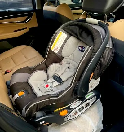 Chicco KeyFit 30 Infant Car Seat with base - perfrct Condition