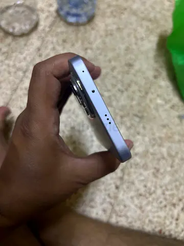 Honor 400 - 256GB, 12GB RAM, Slightly Used with Charger (Warranty Valid)
