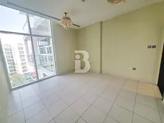 Vacant| Spacious | Kitchen Equipped |Middle Floor