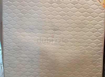 Queen-size mattress in good condition (firm, clean)