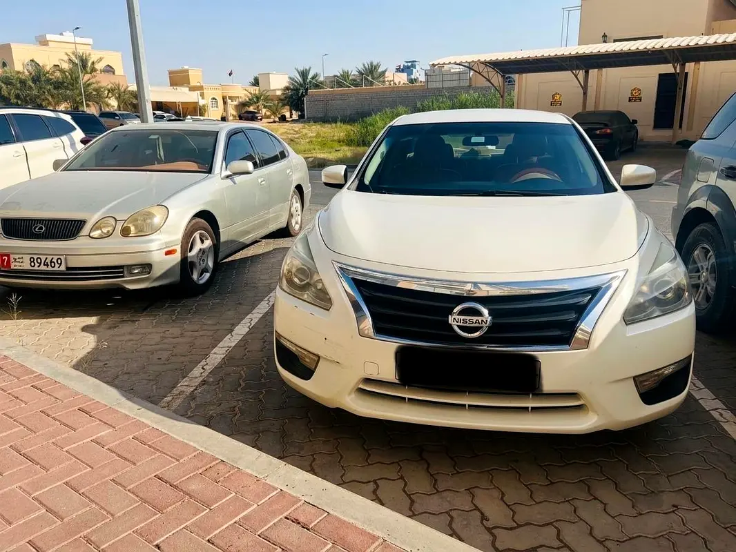 Nissan Altima 2015 — photo 1 of 5
