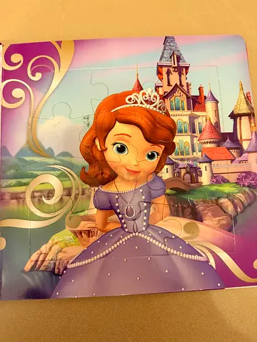 Brand new Disney Sofia the First 12-piece jigsaw puzzle - 5 puzzles inside