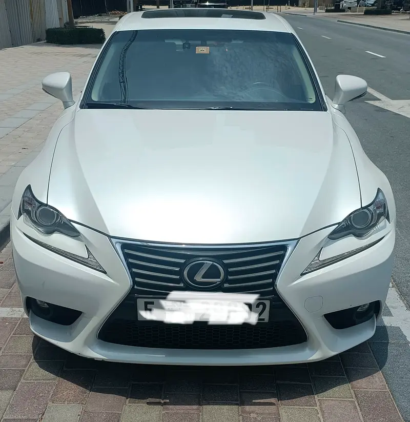 Lexus IS-Series 2016 — photo 1 of 10