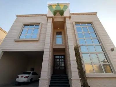 Attractive 5 BR Villa & Driver Room | Covered Parking & small Garden