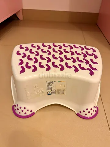 Small non-slip plastic step stool for kids - white purple