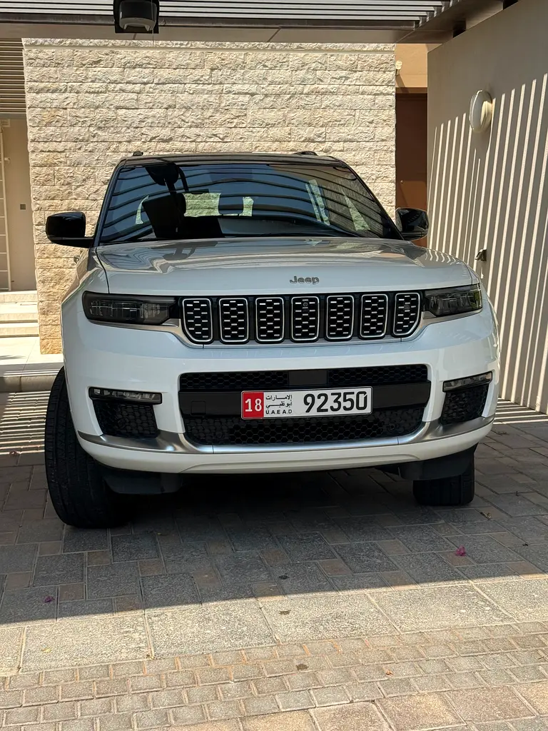 Jeep Grand Cherokee L 2024 — photo 1 of 7