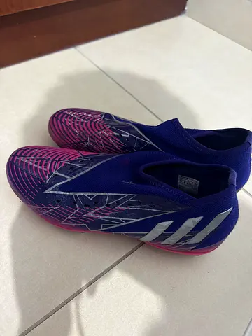 Adidas Kids Football/Soccer Cleats - Size Unknown, Purple/Pink ( i removed the laces and threw them