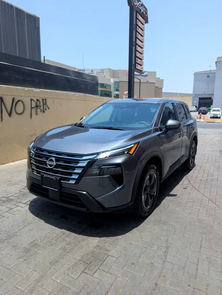 Nissan Rogue 2026 — photo 1 of 6
