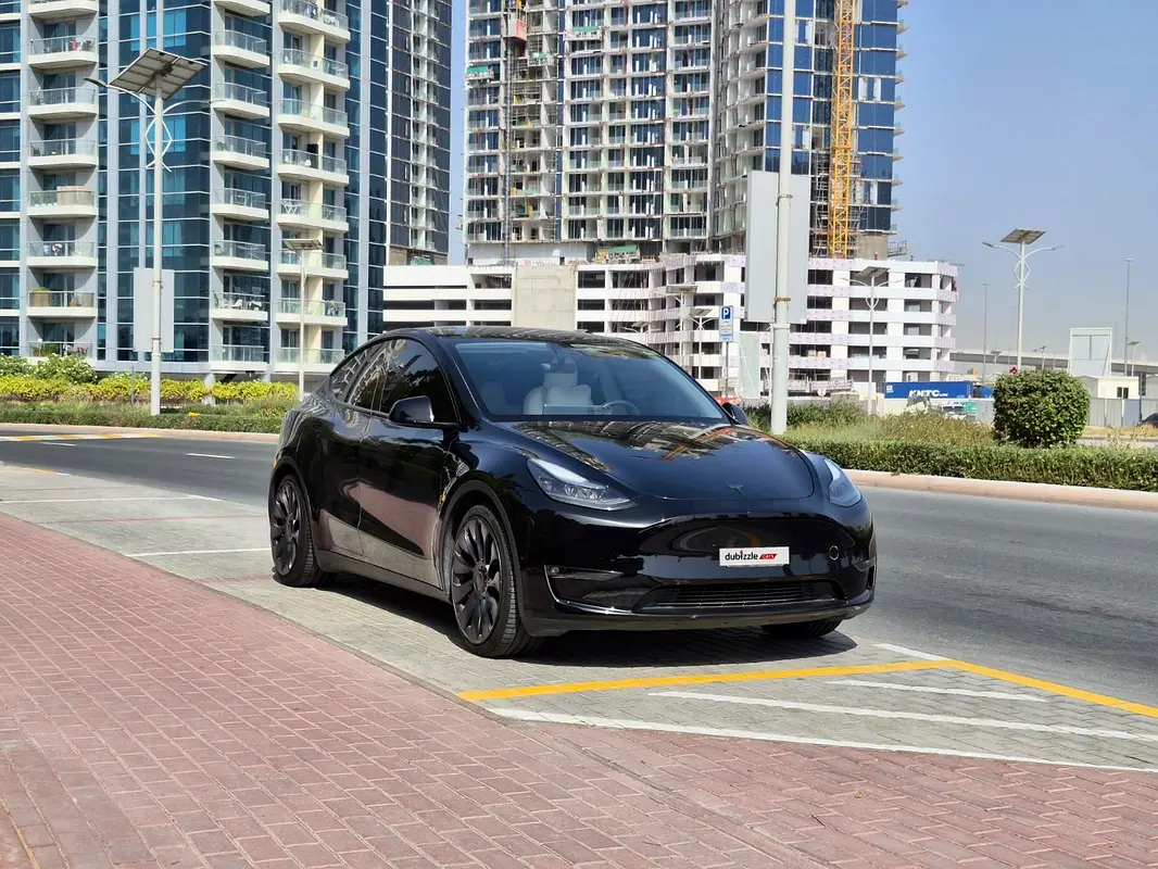 Tesla Model Y 2023 — photo 1 of 14