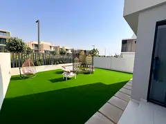 4 BEDROOM TOWNHOUSE GOOD VIEW NEAR MALL READY TO MOVE