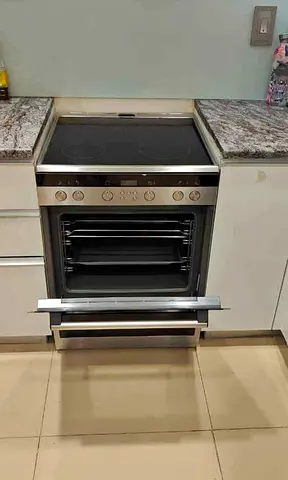 .Siemens 60×60cm 4 Eyes Full Electric Ceramic Cooker Range
