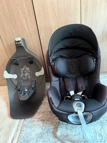 Cybex sirona T car seat with base T