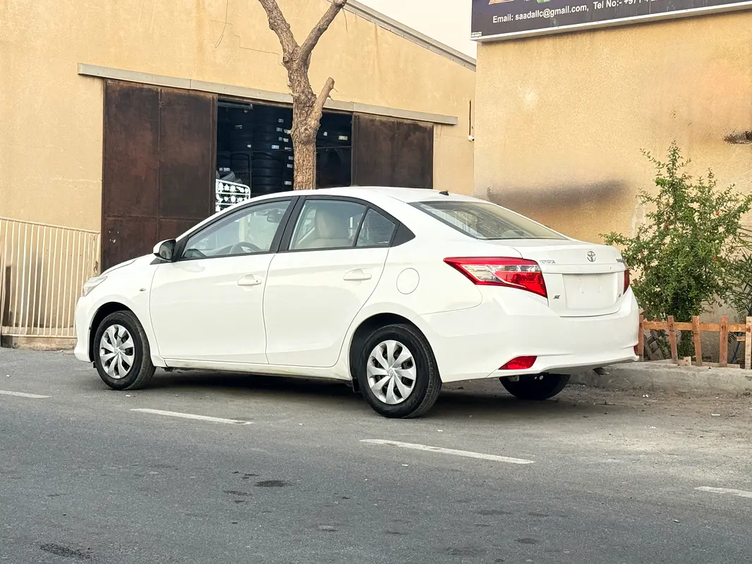 Toyota Yaris 2017 — photo 1 of 14