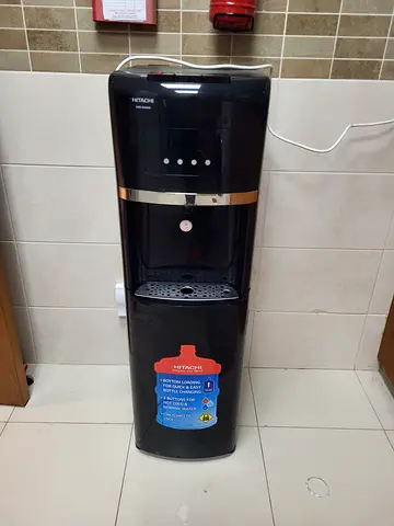 Bottom load water dispenser