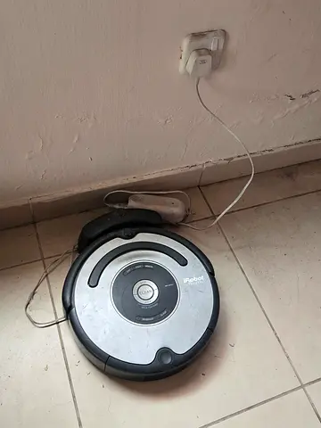 iRobot Roomba robot vacuum - working, used