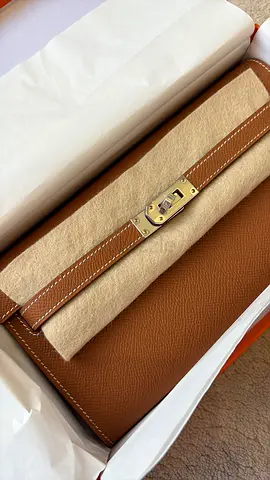 Hermes kelly to go