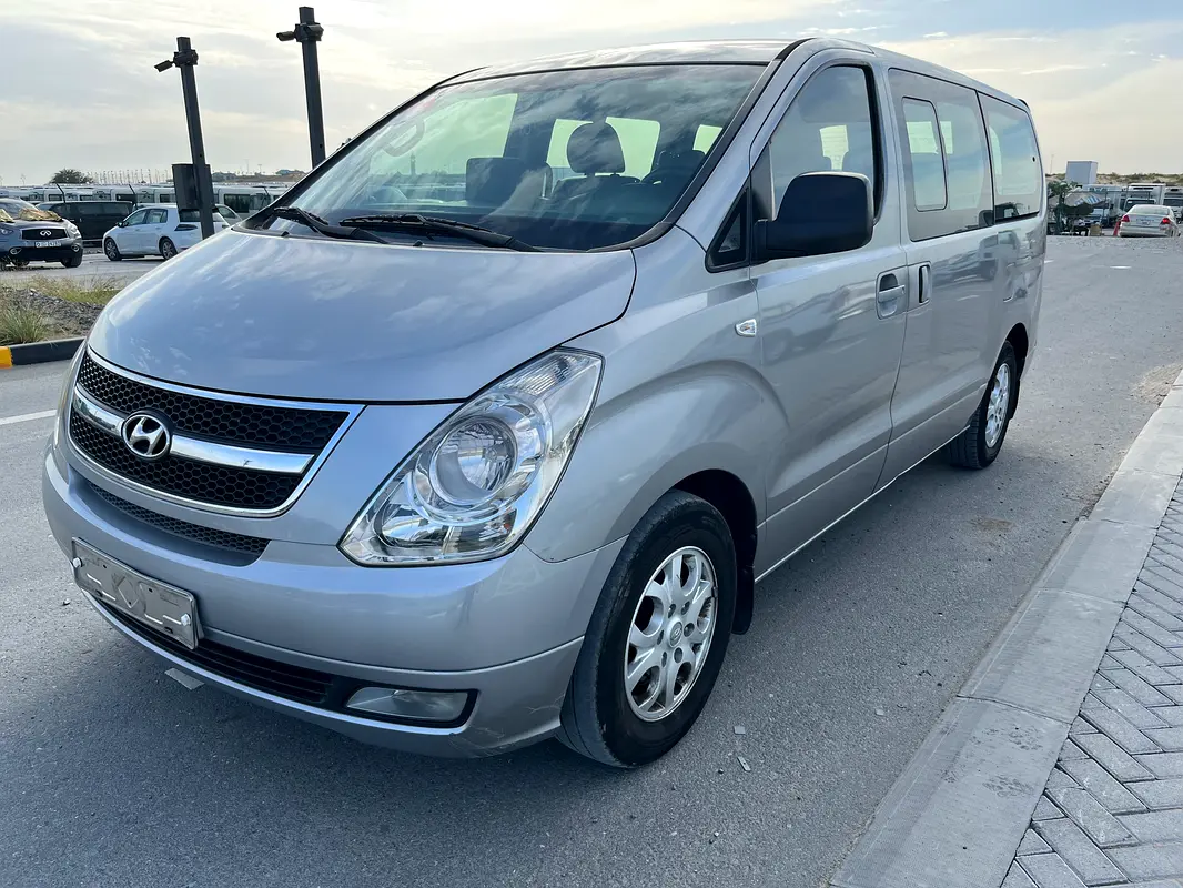 Hyundai H1 2015 — photo 1 of 13