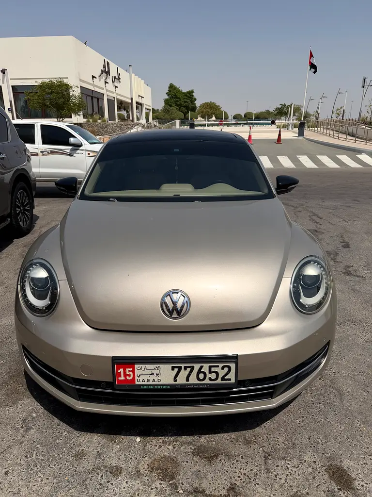 Volkswagen Beetle 2015 — photo 1 of 5