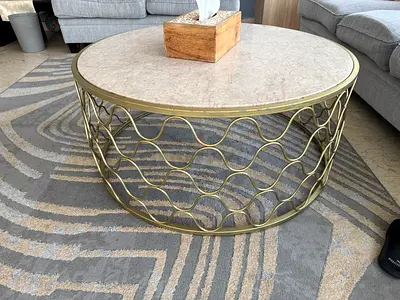 Central table with 2 side tables