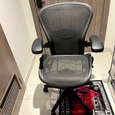 Size B Herman Miller Selling Chair Aeron Classic fully loaded