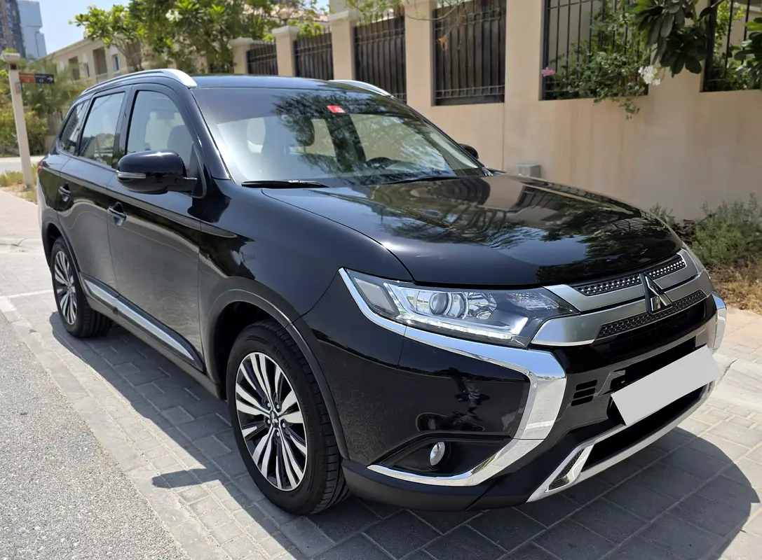 Mitsubishi Outlander 2022 — photo 1 of 19