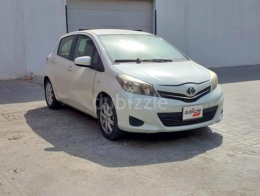 Toyota Yaris 2014 — photo 1 of 12