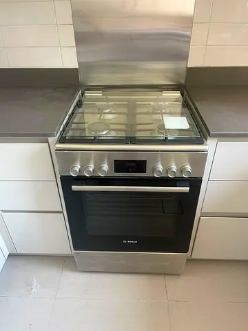 Bosch gas with electric oven 4 burner like new good works 60/60cm