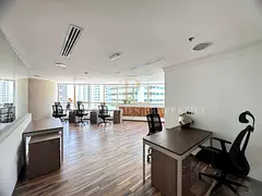 UPGRADED| FULLY FITTED| HOT DEAL|VACANT|WOOD FLOOR
