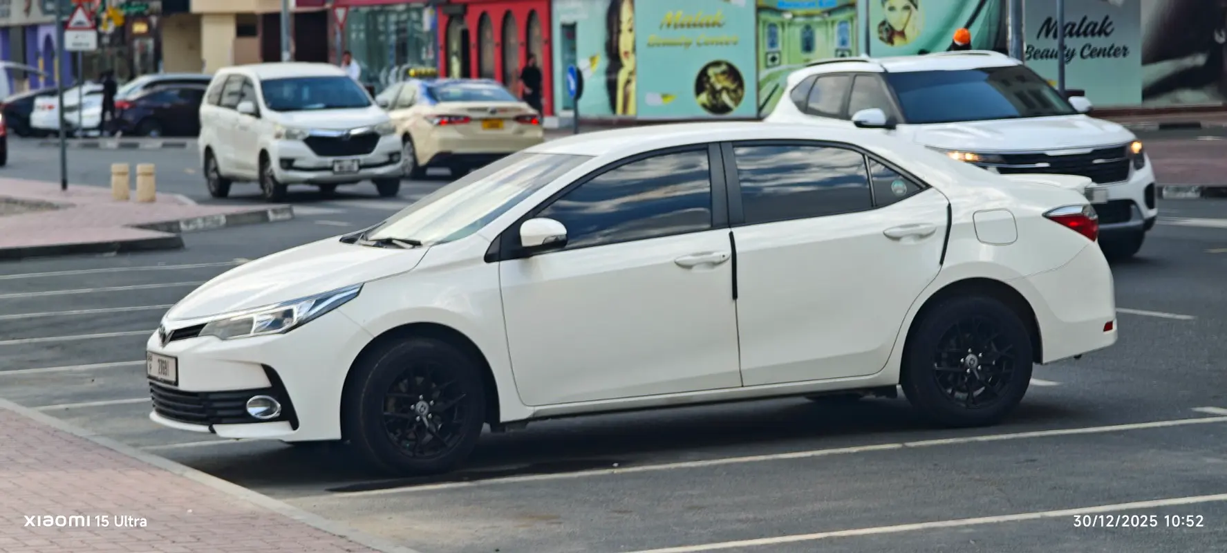 Toyota Corolla 2017 — photo 1 of 8