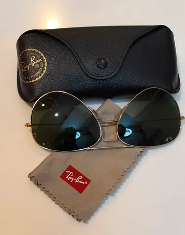 Ray-Ban Aviator Sunglasses with Case and Cleaning Cloth