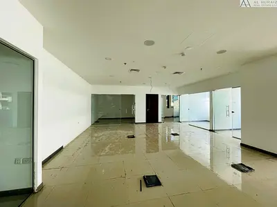 BASIC FITTED | 8 PARKING | RENT NEGOTIABLE