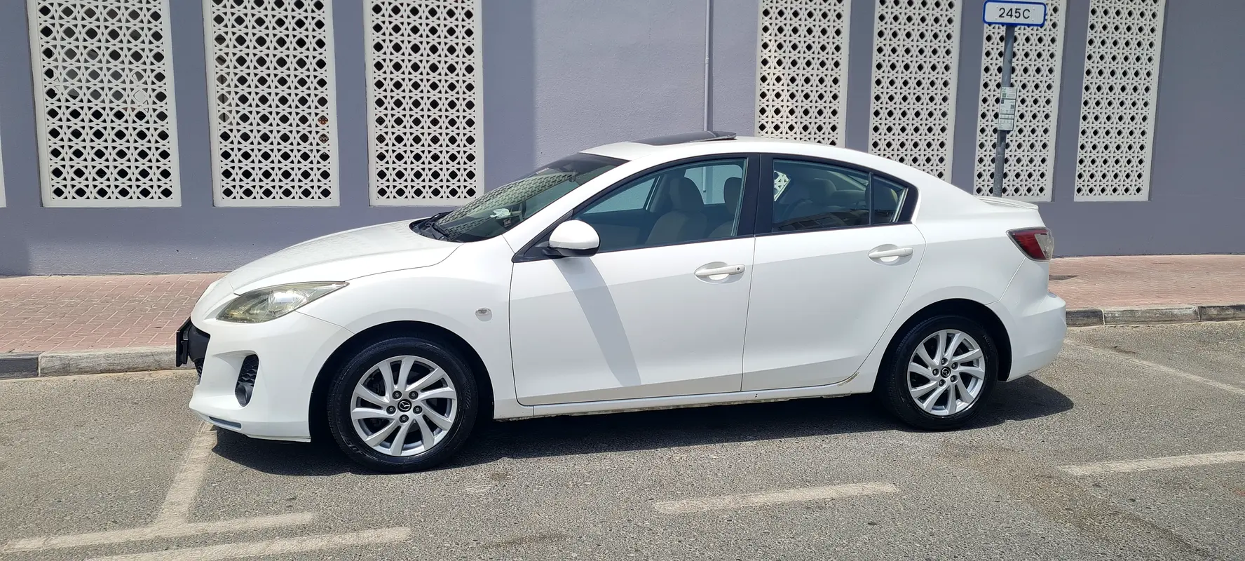 Mazda 3 2014 — photo 1 of 17