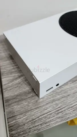 Xbox Series S console - white, good condition little bends