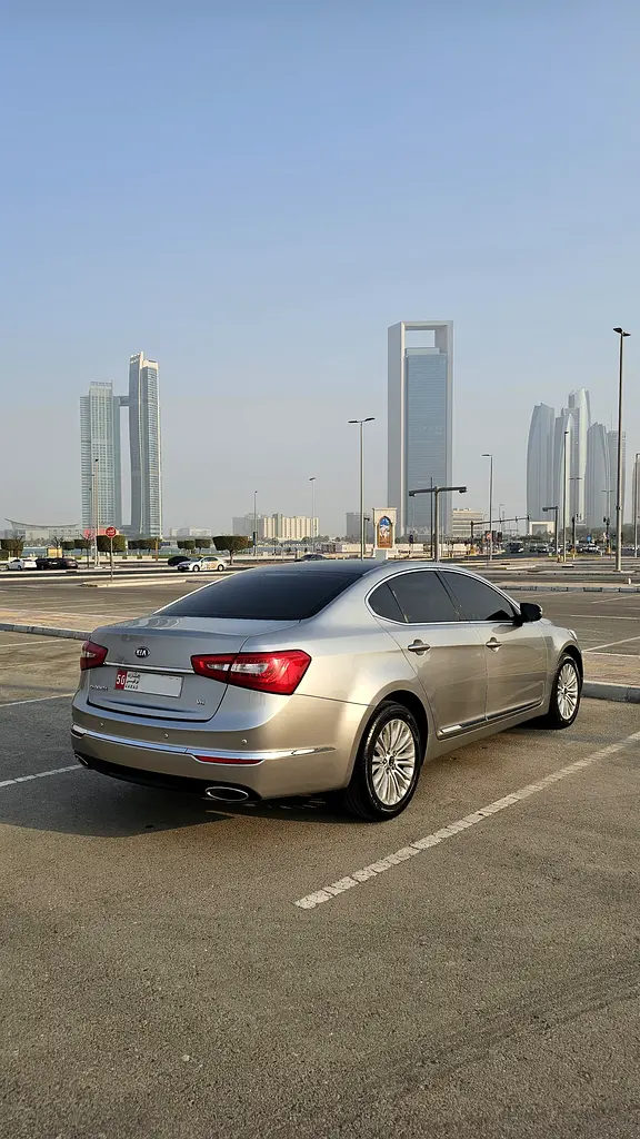 Kia Cadenza 2015 — photo 1 of 19