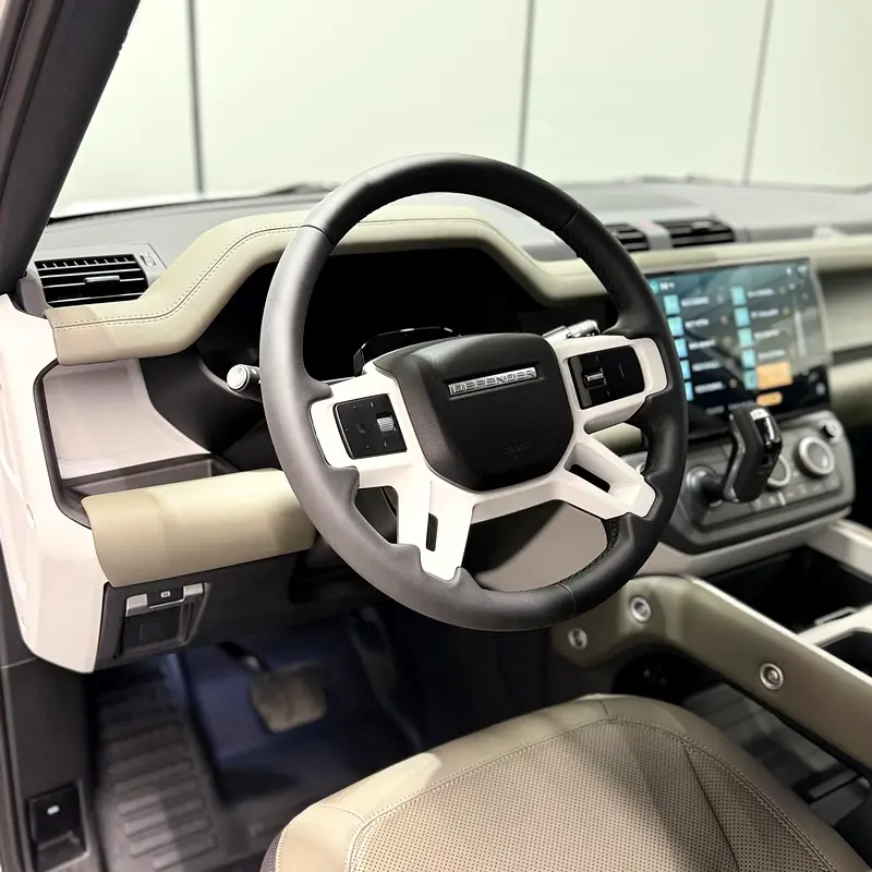 Land Rover Defender 2026