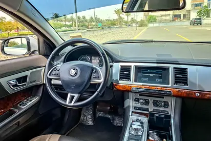 صورة 10 لـ 2014 Jaguar XF