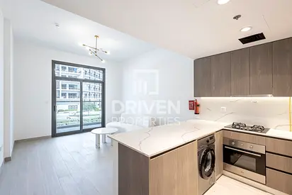 Well Managed and Vacant Apt with Pool View