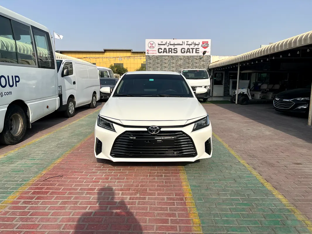 Toyota Yaris 2023 — photo 1 of 19